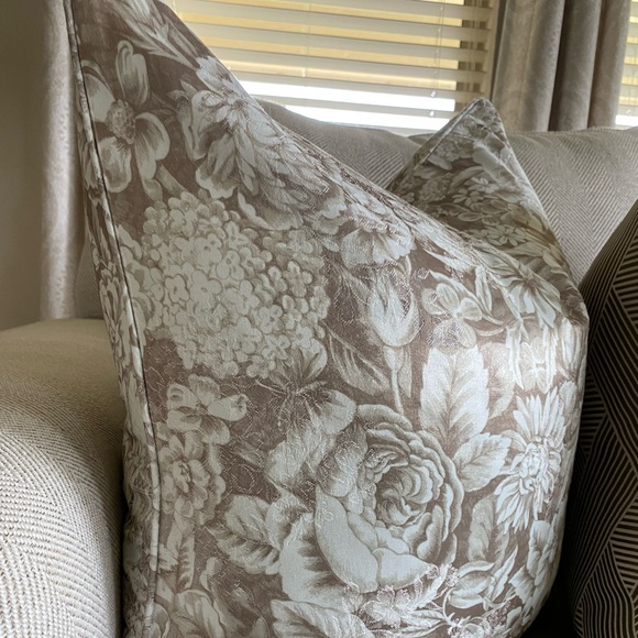 The Hattie Pillow Cover - Picture 5 of 6